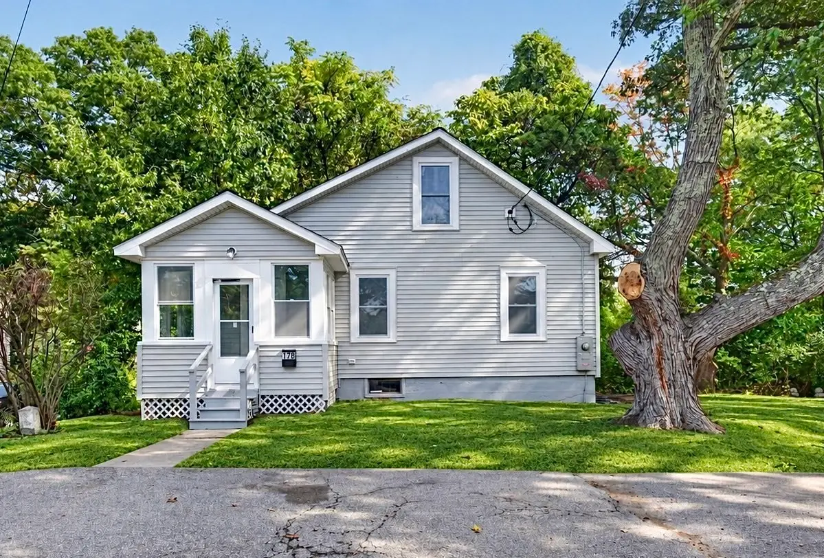 17 B St, Chelmsford, MA 01824 - #1
