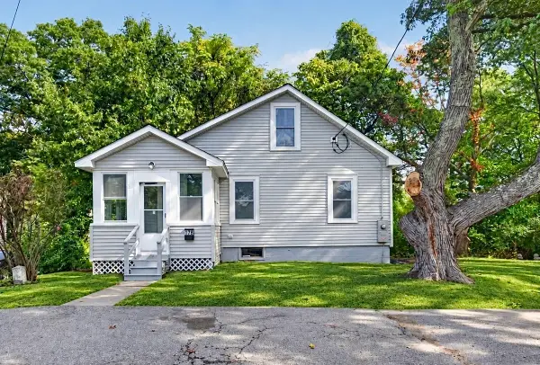 17 B St, Chelmsford, MA 01824
