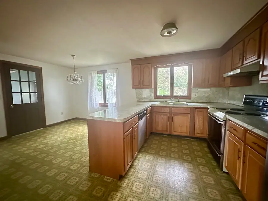 55 Summer Ave, Ludlow, MA 01056 - #3