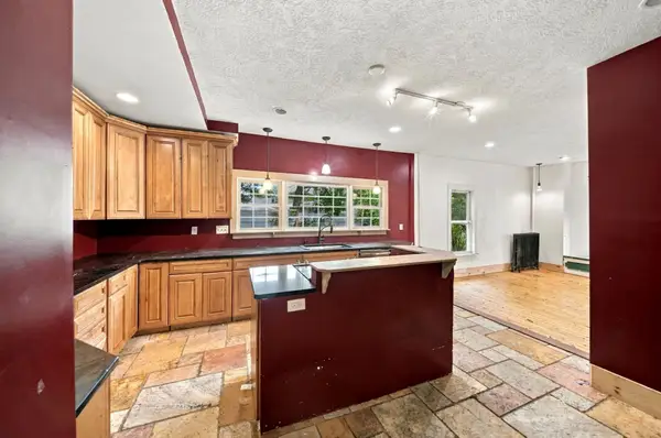 30 Myrtle Ave, Holyoke, MA 01040