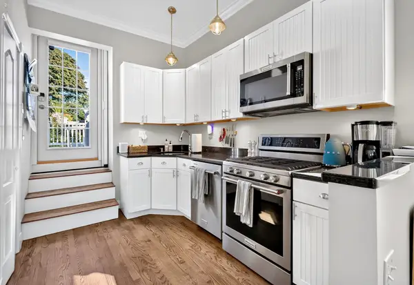 656 E 7th St #3, Boston, MA 02127