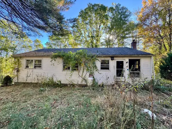 5 Berry Corner Rd, Charlton, MA 01507