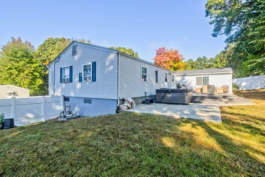 107 Parenteau Dr, Chicopee, MA 01020 - #2
