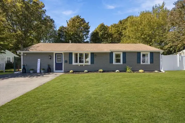 17 Lake St, Braintree, MA 02184