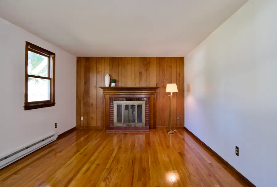 21 Carmel Ln, Feeding Hills, MA 01030 - #3