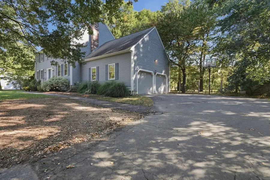 10 Kings Lane, Medway, MA 02053 - #2