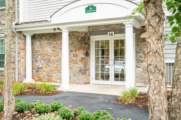 36 Augustus Ct #1002, Reading, MA 01867