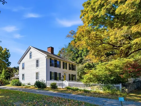 16 Parish Hill Rd, Granby, MA 01033
