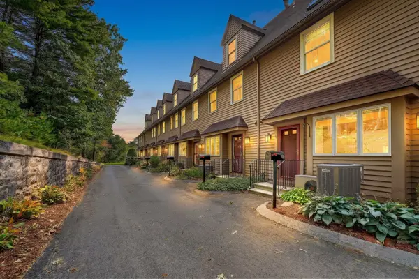 96 Sweetwater Ave #9, Bedford, MA 01730