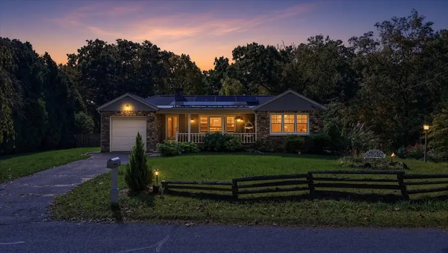 131 Henry St, Uxbridge, MA 01569 - #2