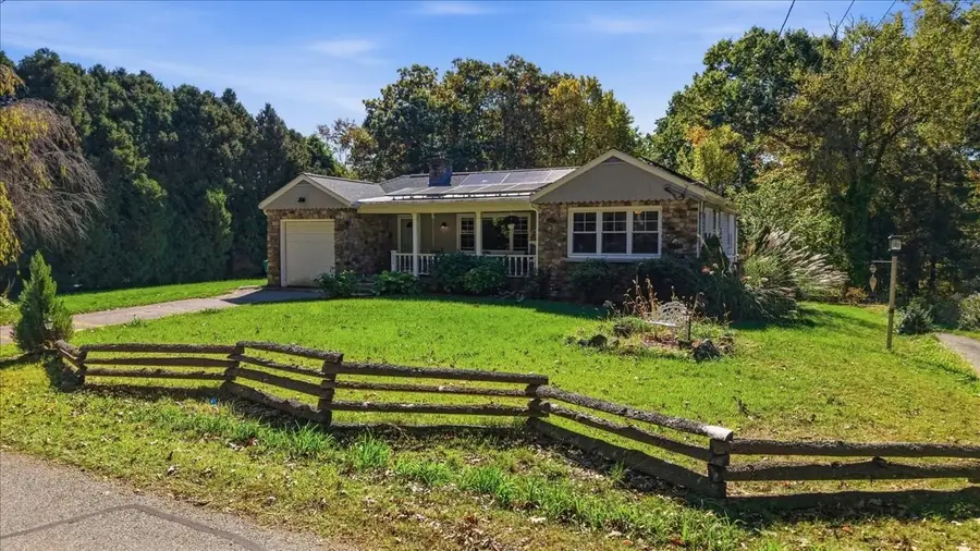 131 Henry St, Uxbridge, MA 01569 - #3