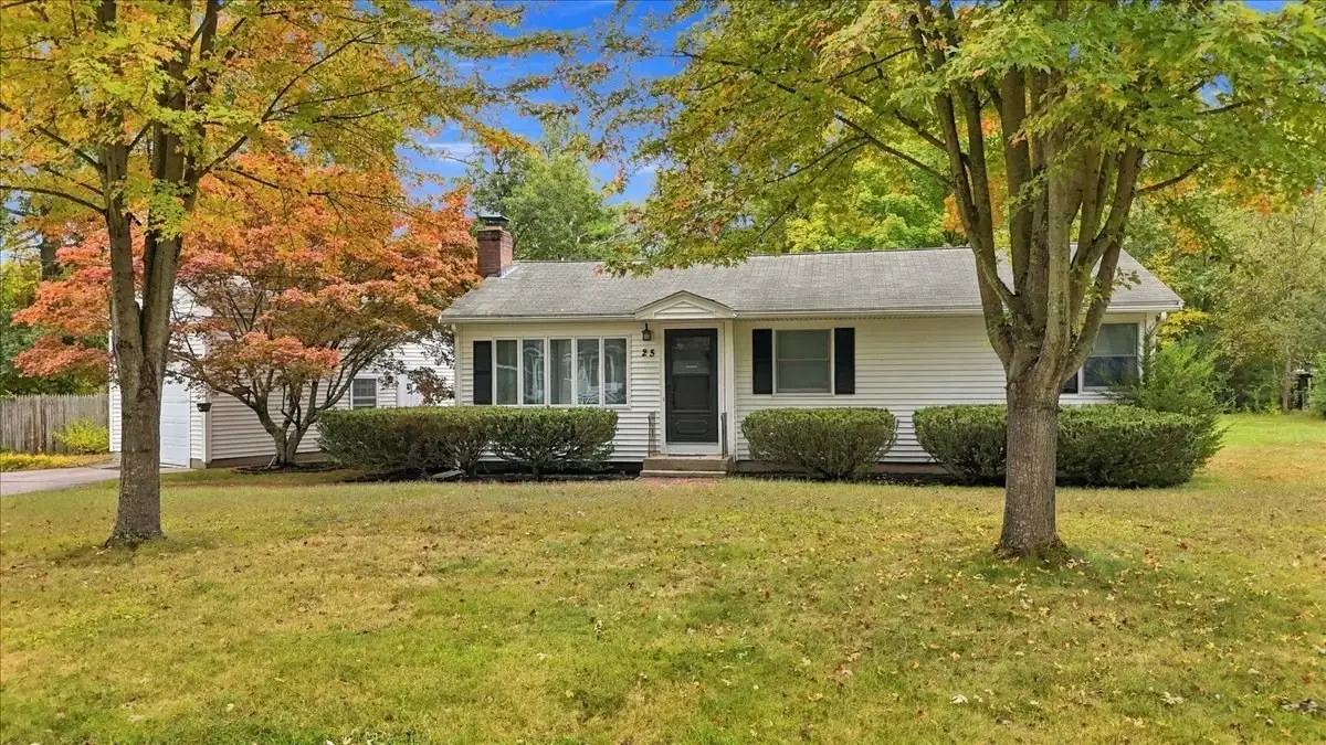 25 Oakview Cir, Medway, MA 02053 - #1