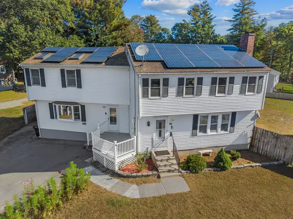 105 Freda Ln, Lowell, MA 01854