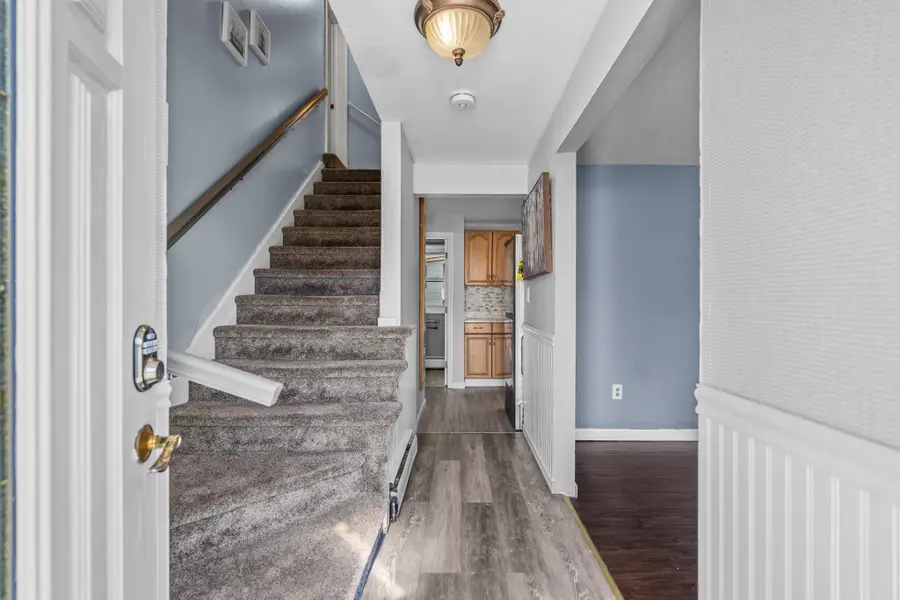 105 Freda Ln, Lowell, MA 01854 - #3