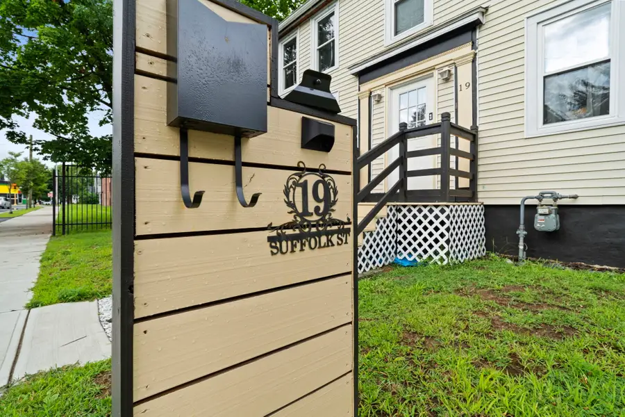 19 Suffolk St, Springfield, MA 01109 - #3