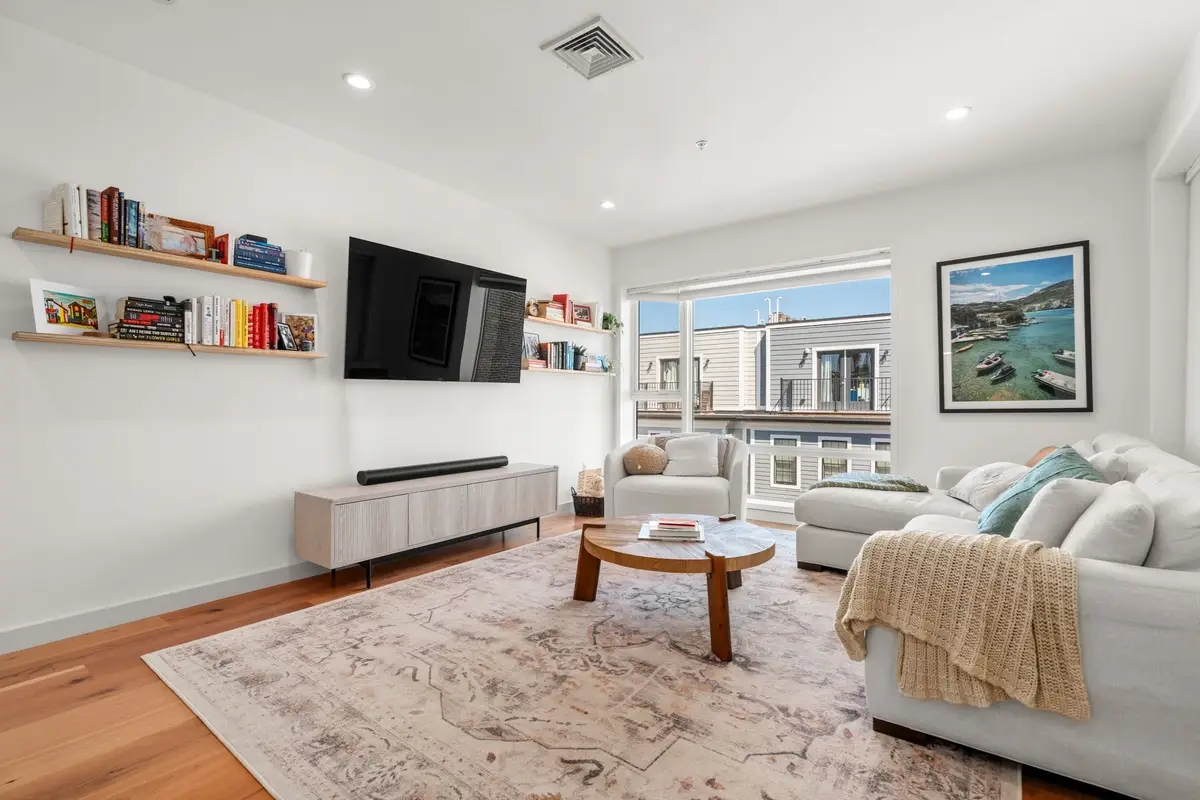 362-364 W Broadway #5, Boston, MA 02127 - #1