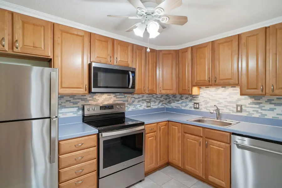 4 Colonial Dr #A4-11, Andover, MA 01810 - #3