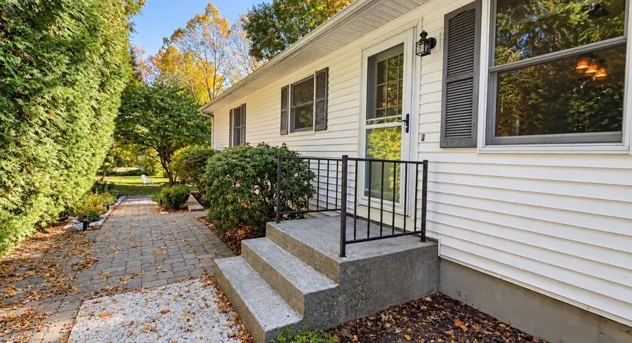 2 Grandview Ln, Easthampton, MA 01027 - #2