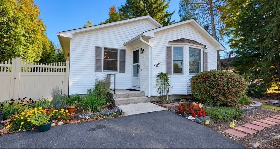 2 Grandview Ln, Easthampton, MA 01027 - #3