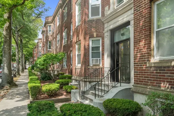 61 Thatcher St #5A, Brookline, MA 02446