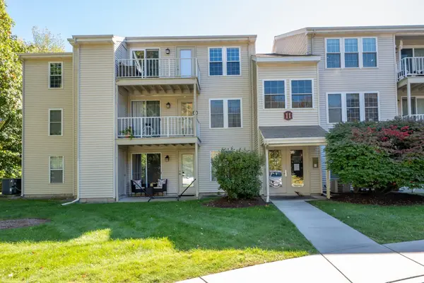 11 Thoreau Ct #2, Natick, MA 01760