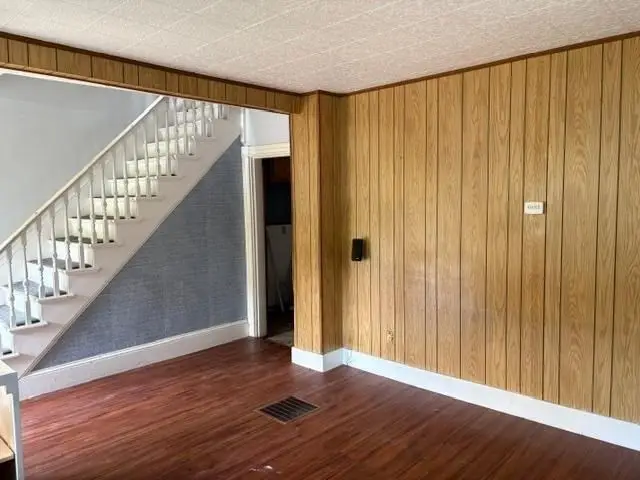 9-11 English Row, South Grafton, MA 01560 - #3