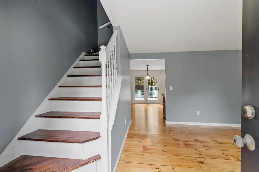 104 Sawyer St, Gardner, MA 01440 - #2