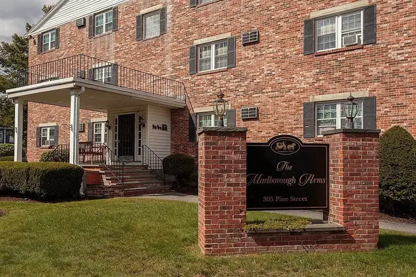 305 Pine St #6, Lowell, MA 01851