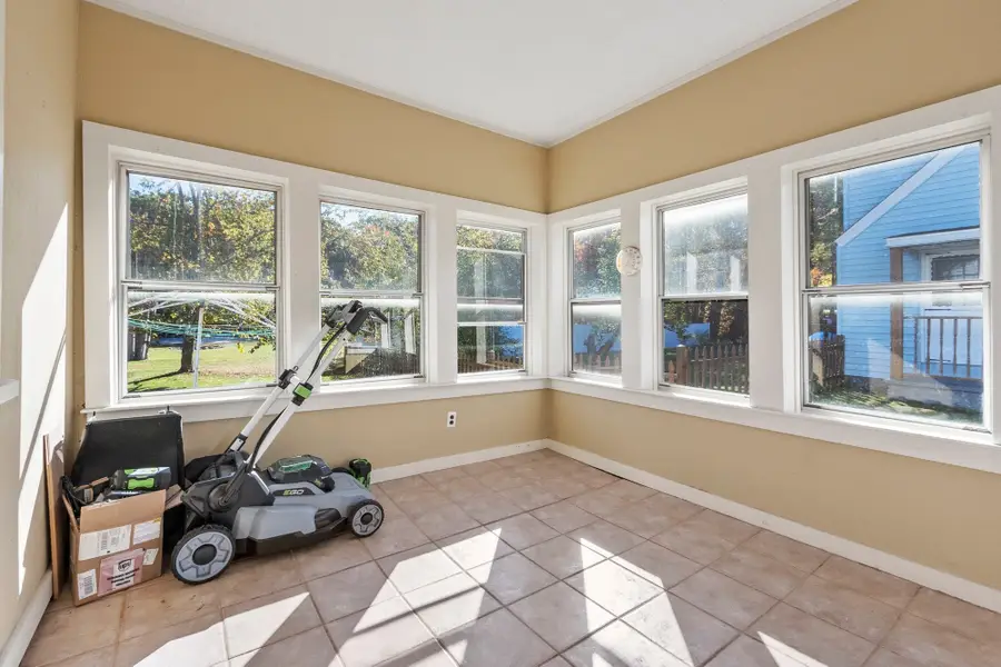 29 Elizabeth St, Gardner, MA 01440 - #3