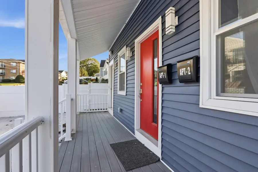 11 Beacon St, Lawrence, MA 01843 - #3