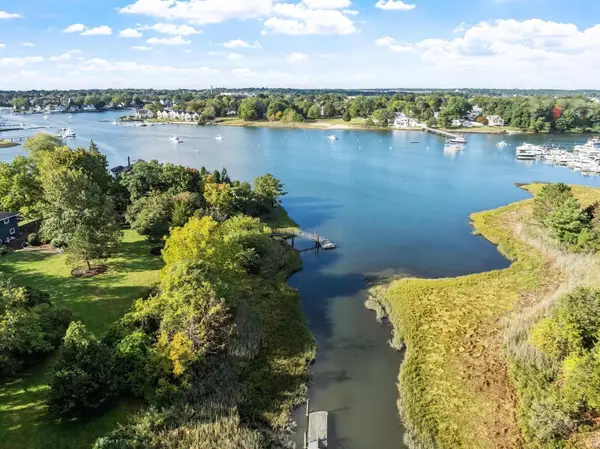 7 Hutton St, Danvers, MA 01923