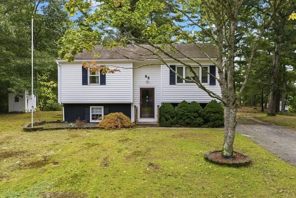 95 Mayflower Ln, Wareham, MA 02571 - #1