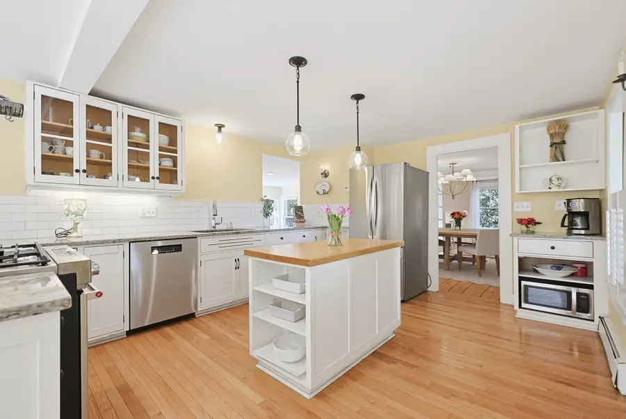 423 South St, Holliston, MA 01746 - #3