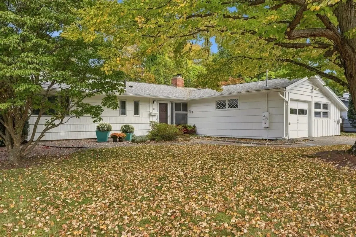 27 Ridgefield Dr, Framingham, MA 01701 - #1