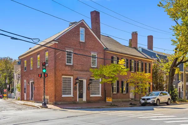 27 Flint #A, Salem, MA 01970