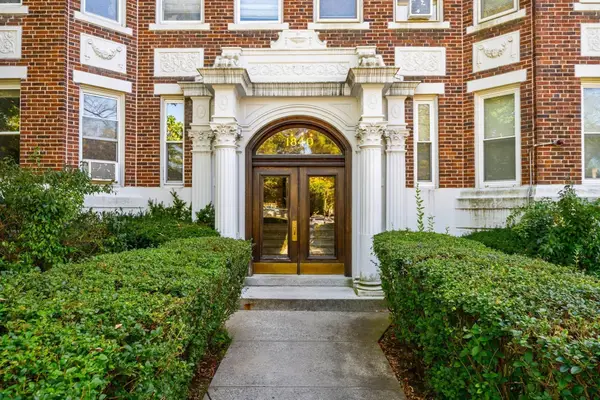 1840 Commonwealth Ave #8, Boston, MA 02135