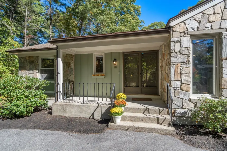 10 Lantern Rd, Framingham, MA 01702 - #2