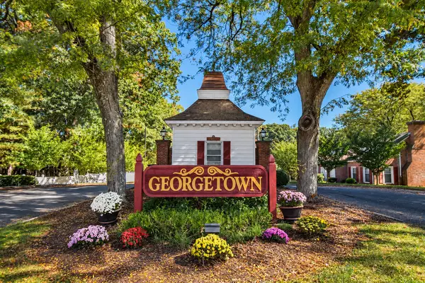 57 Williamsburg Dr #57, Springfield, MA 01108