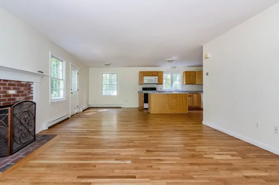 24 Foster St, Mattapoisett, MA 02739 - #3