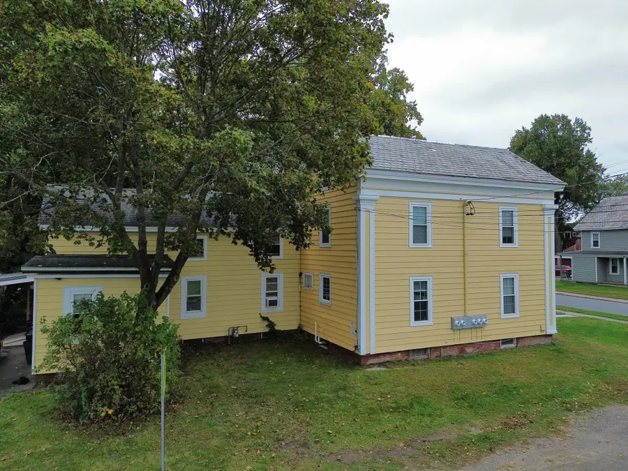 25 Pleasant St, Greenfield, MA 01301 - #3