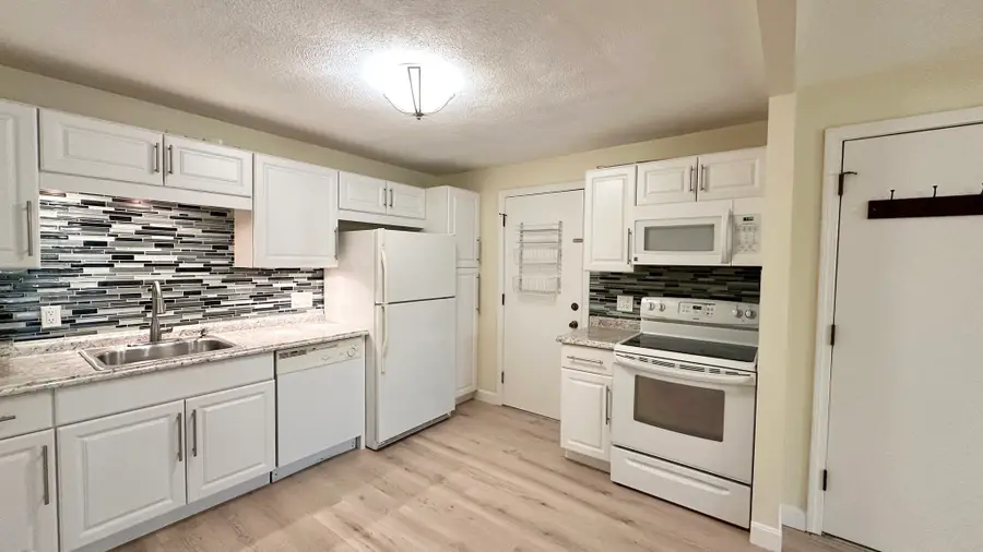 12 Strawberry Bank Rd #11, Nashua, NH 03062 - #3