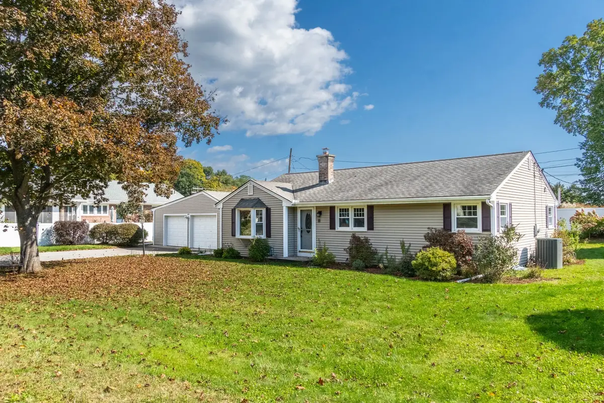 11 Hillview Rd, Holyoke, MA 01040 - #1