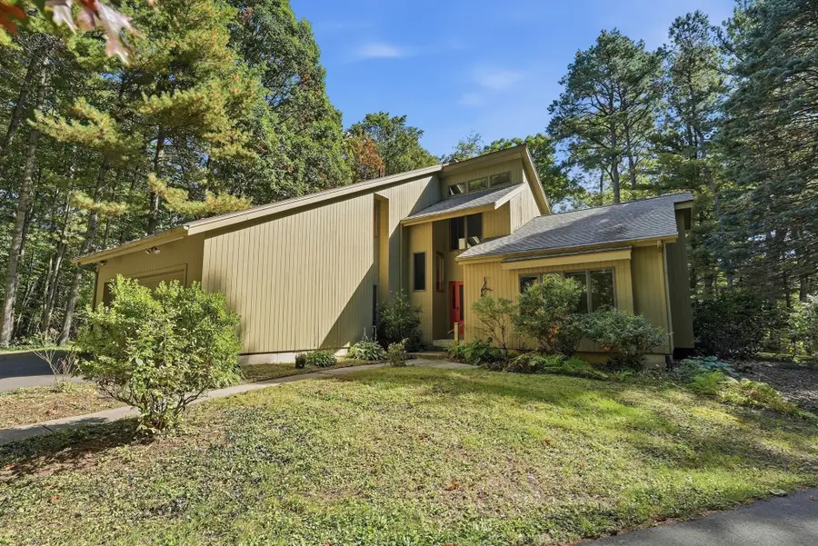 127 Pleasant St, Southampton, MA 01073 - #3