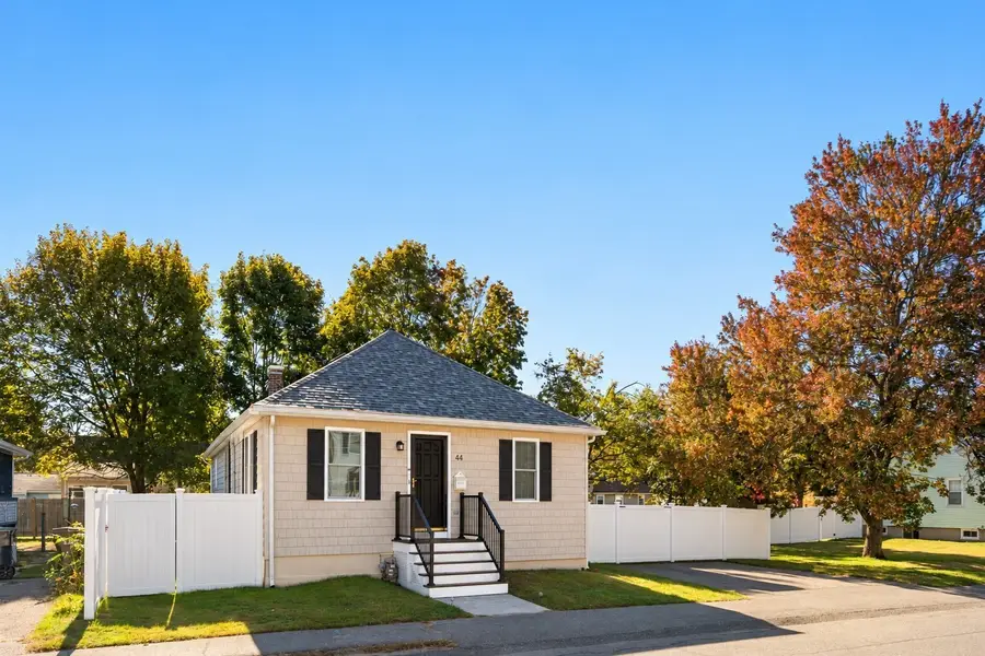 44 Holmes Rd, Dedham, MA 02026 - #2