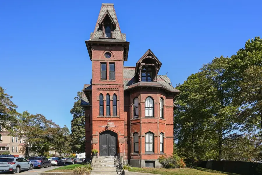 8 Claremont St #3A, Worcester, MA 01610 - #2