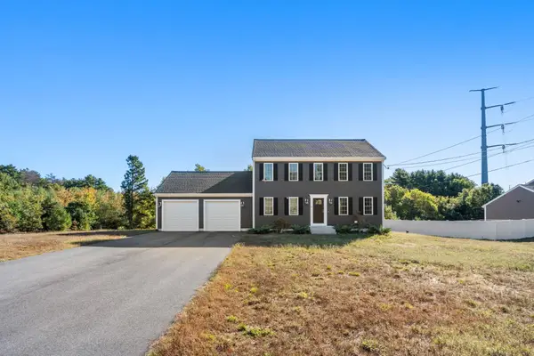 23 Old Center St, Carver, MA 02330