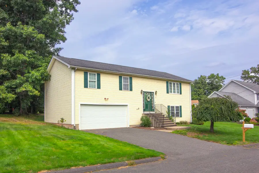 11 Dale St, East Longmeadow, MA 01028 - #2