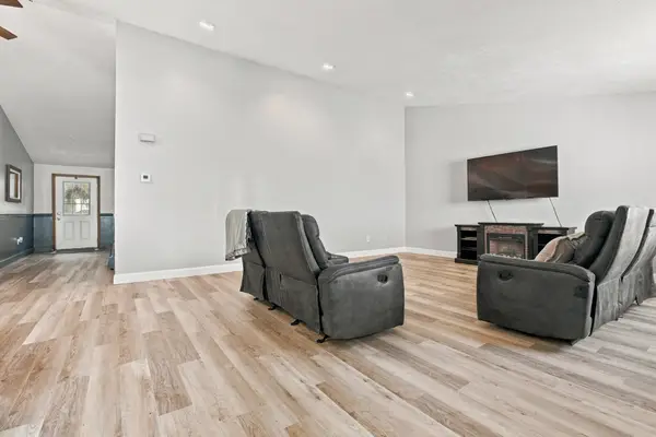 48 Lovering St #8, Medway, MA 02053
