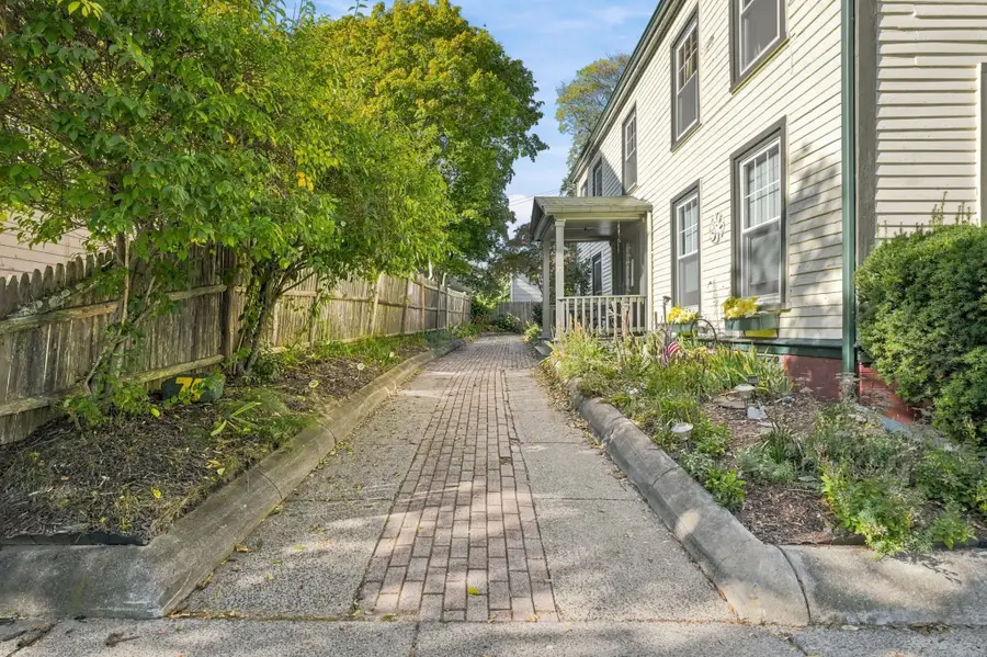 75 Nahant St, Lynn, MA 01902 - #3
