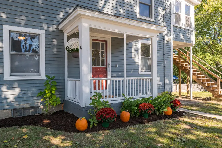 4 Pleasant St, Ipswich, MA 01938 - #2
